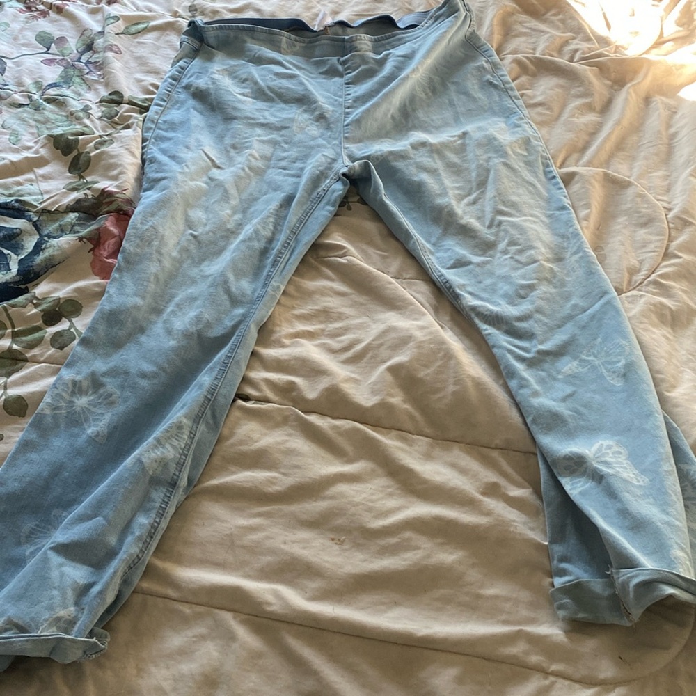 Brand:No Boundaries 
Size:19